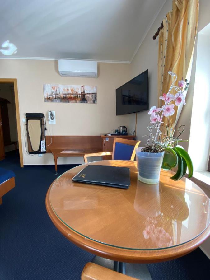 Zamecky Hotel Zlaty Orel Hranice  Exterior photo