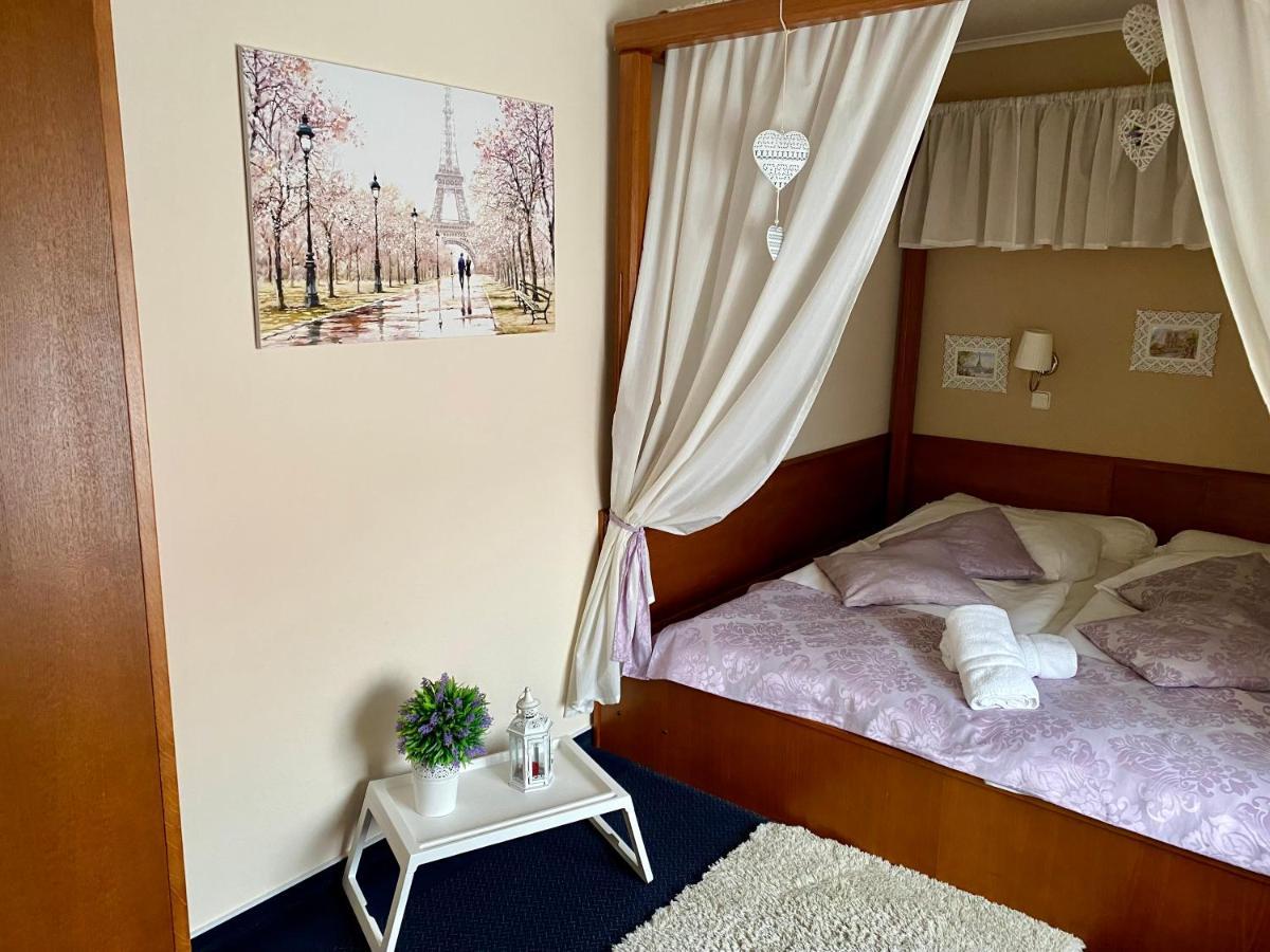 Zamecky Hotel Zlaty Orel Hranice  Exterior photo